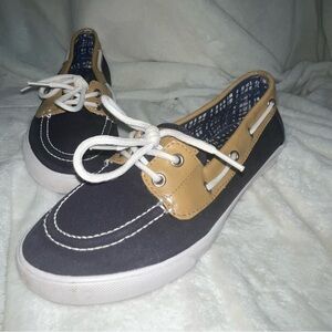 Tommy Hilfiger boat shoes in navy blue and tan with white laces